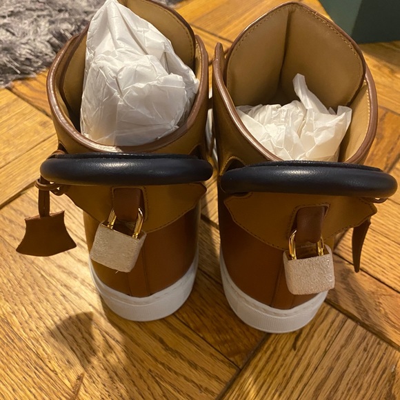 SOLD !! Bourbon brown and white leather sneakers - Picture 8 of 10